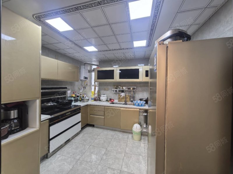 清源景城3室2厅2卫153㎡南北69.8万