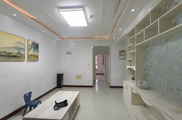 建设路  ，十一中，三院，香江附近，三室一厅，精装修看房方便