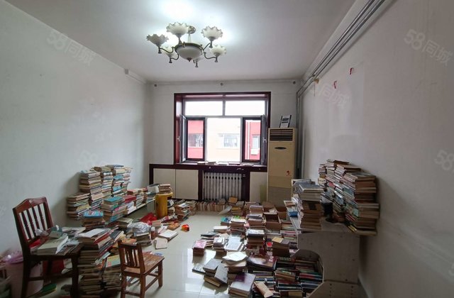 湖边好房 湖边100米 免大税带储 院内停车方便 随时看房