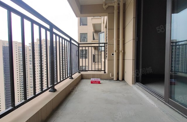 保利时代御景天地 二期毛坯 大三房双阳台
