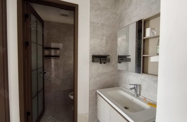 急售三叶草户型送车位储藏室 精装修拎包入住 看房方便