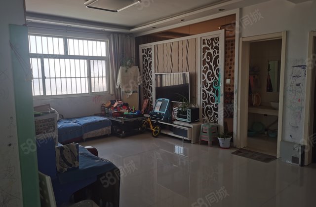 阳光      三里铺高层115平三室二厅一卫精装送储