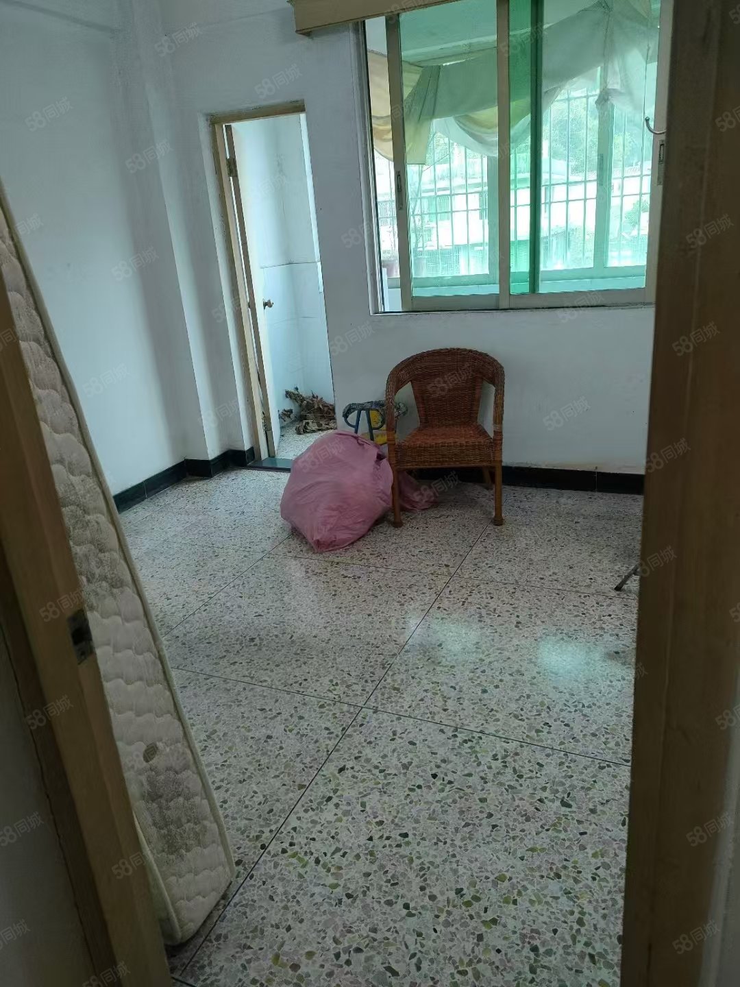 西荣路小区3室2厅1卫91㎡东南38万