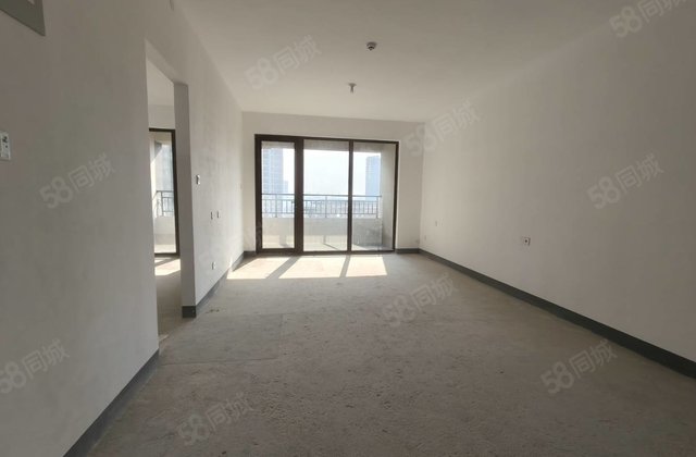 急售，湖语上院，总高10层双阳台四叶草户型，带车位储藏室