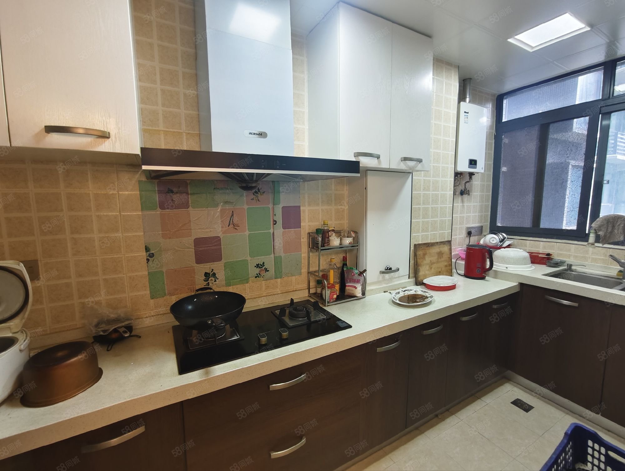 东正国际3室2厅1卫95㎡南北82万