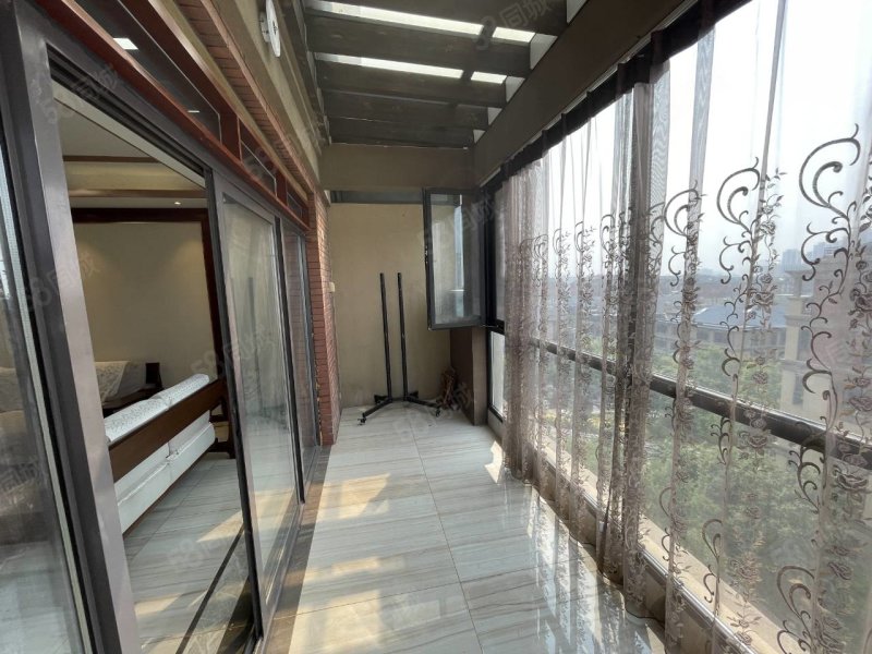 516万516万国山墅顶层复式带车位储藏室急售国悦府