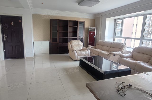 新东方龙湾 带车位 小高层 靠近东门 南北通透