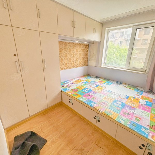 合租｜真实不虚假 自己房现住鸺女孩还剩一间。押一付一没有任何费用