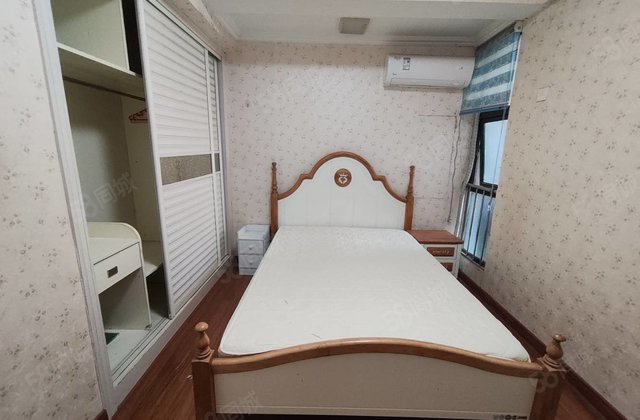 奥林清华3室2厅1卫124㎡南北60万