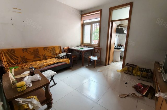 三里铺风景小区 停车方便一楼，地暖，商品住宅 医疗配套成熟