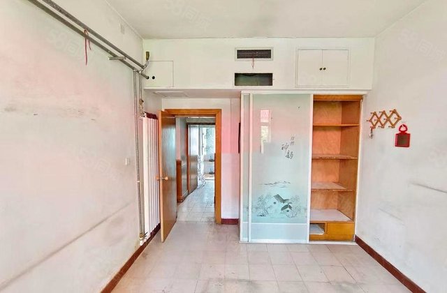 湖边交警队家属院 多层二楼 三室朝阳 带地上储藏室 有钥匙