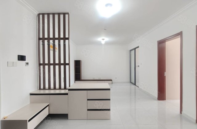 市医院附近~电梯新房末住~三中旁~诚心出售~看房方便 有钥匙