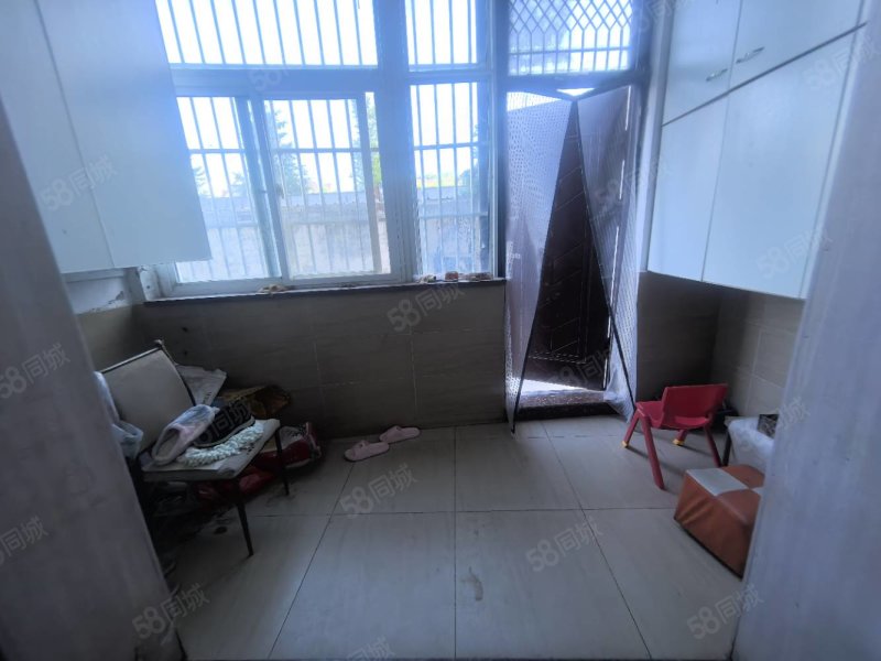 天赐良苑3室2厅1卫117㎡南北69万