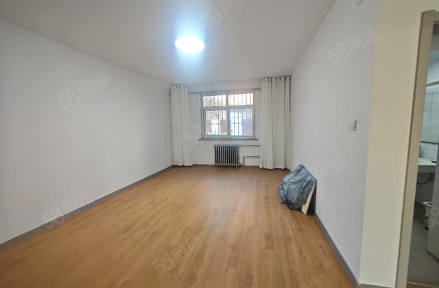 急卖，三中，一楼带院子，北顺，市中心位置，精装修