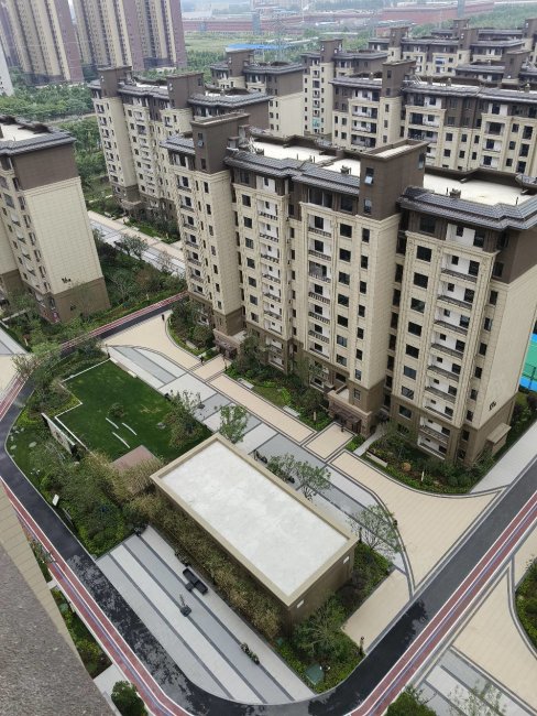 腾飞芙蓉湖畔3室2厅2卫125㎡东89万