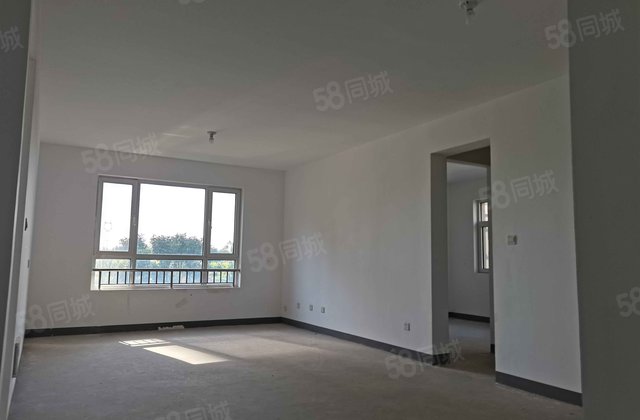 民生凤凰城8号院6号楼，好位置，4室2厅2卫送车位送地下室。