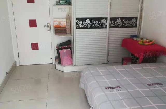 水岸新城四期多层三楼100平三室二厅送车库证过五年无大税