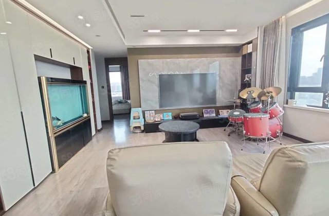 急售绿城百合新城边户精装4室2厅免大税十车储167平148万