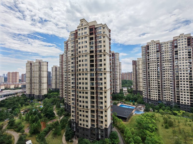 华泰花苑4室2厅2卫161㎡南北82.8万