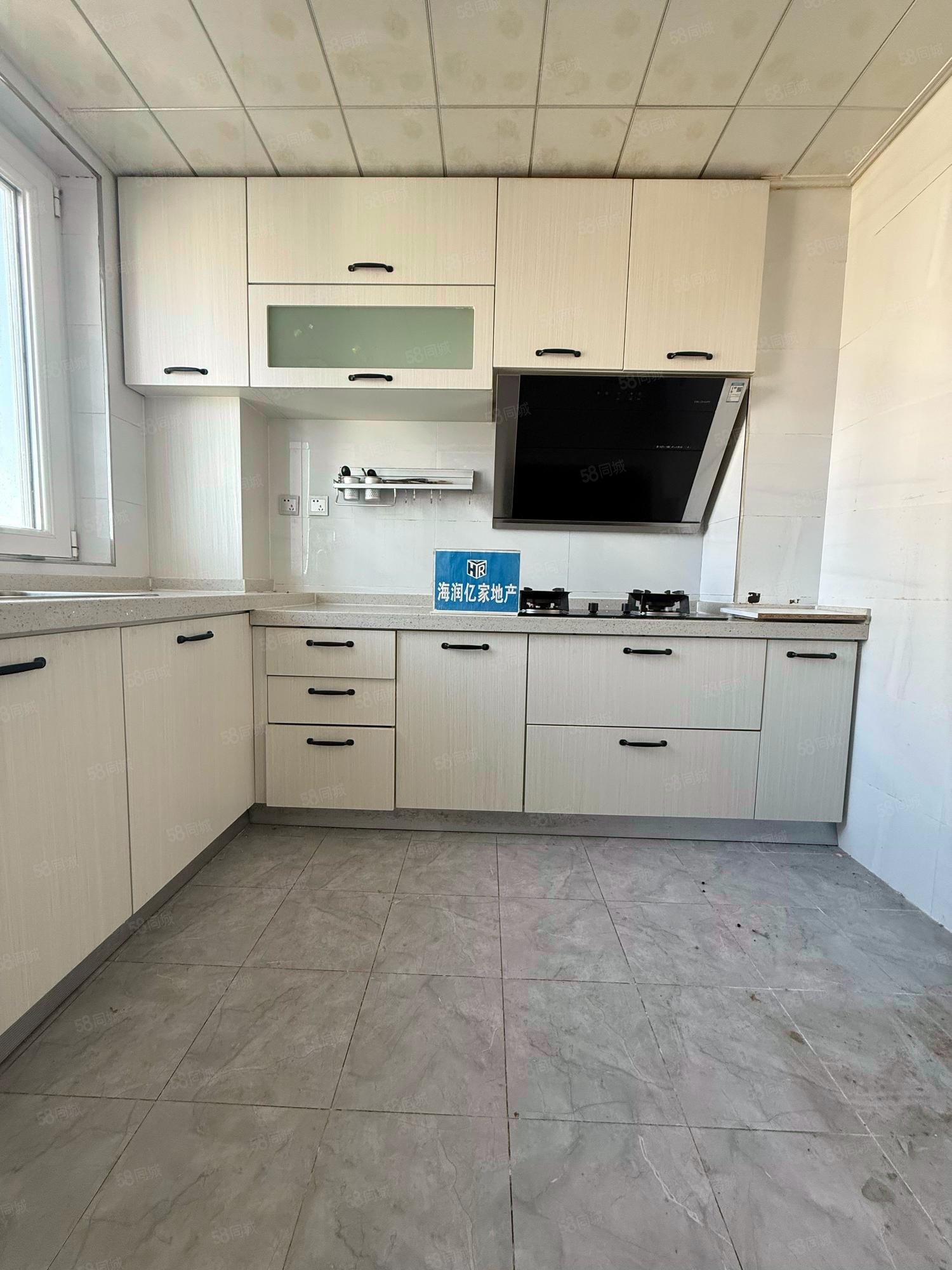 格蘭山水(一期)3室2廳1衛(wèi)101.71㎡南北240萬