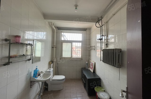 单价3000多 错层设计3室朝阳 2卫 不临街