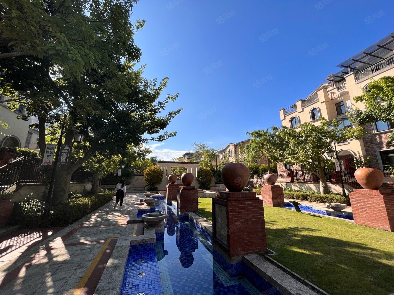 水岸星城(别墅)5室2厅4卫271㎡南北258万