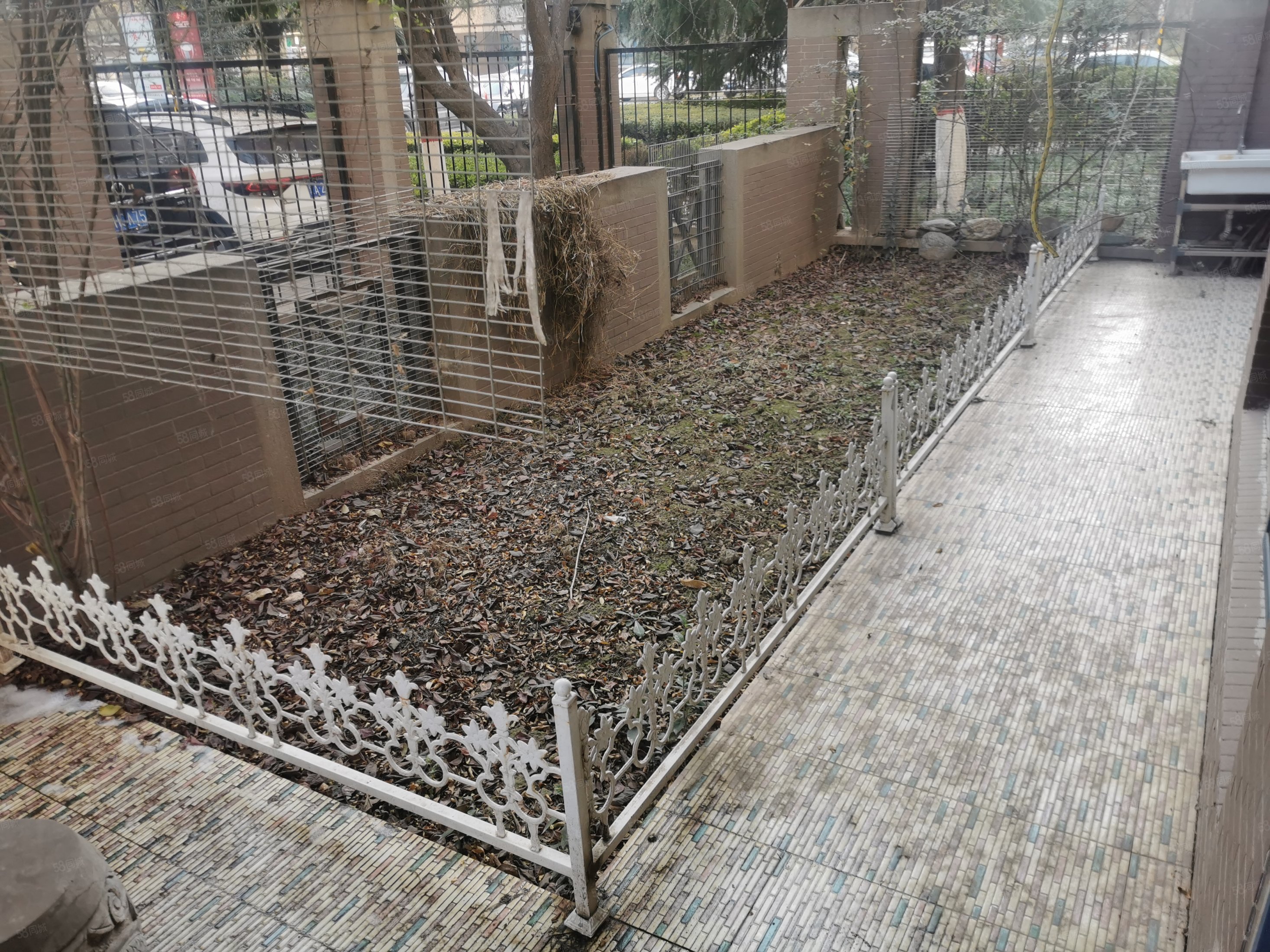 世纪大道 双地铁口 陕师大学校 金泰丝路花城翠园 一层小院