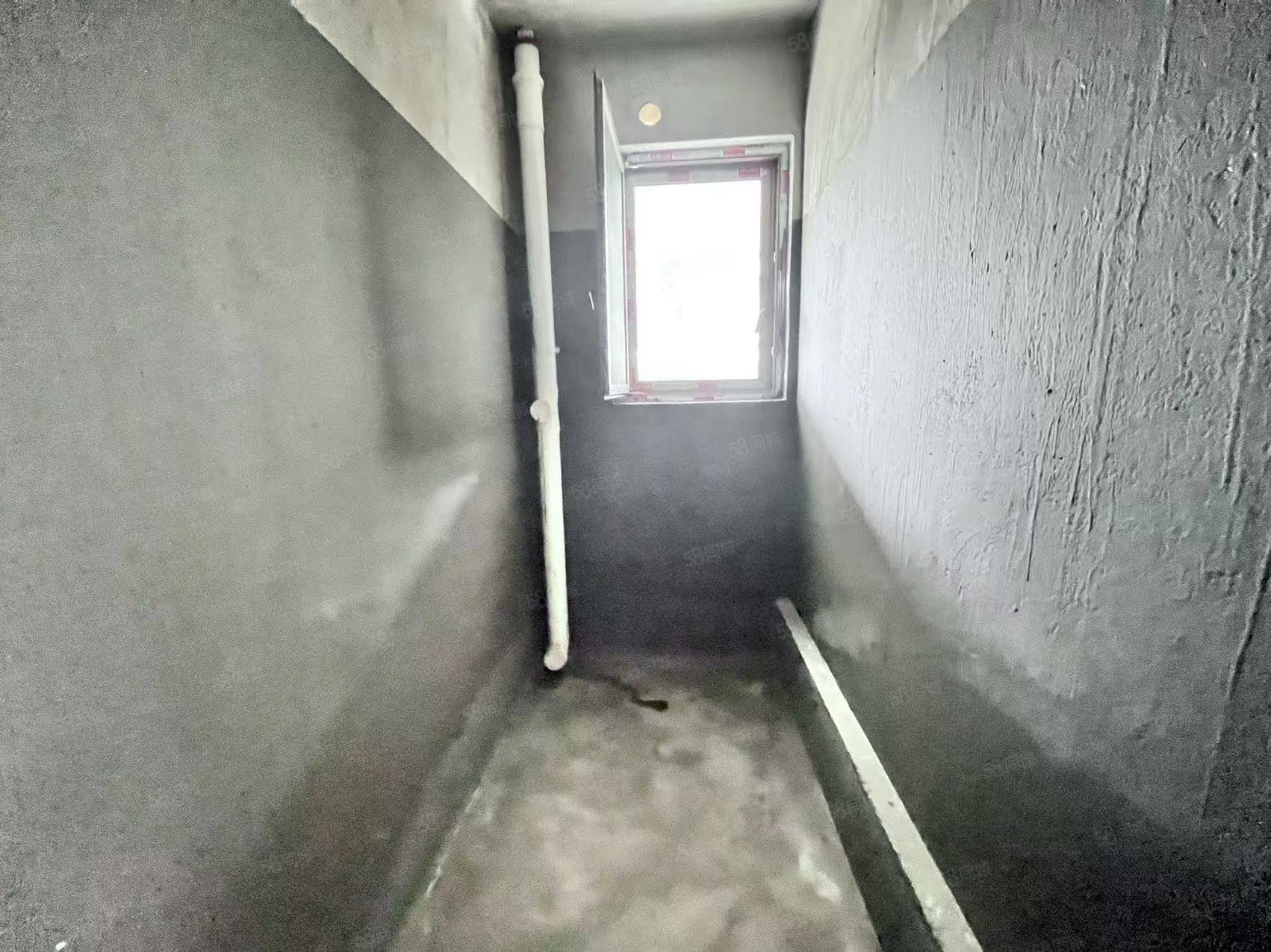 国瑞麓林府4室2厅3卫143㎡南北125万