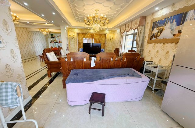 鹏湖湾4室2厅181.59㎡188万二手房图片