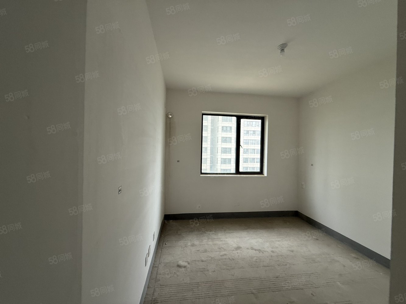 城投五里高小区4室2厅2卫120㎡南北38万