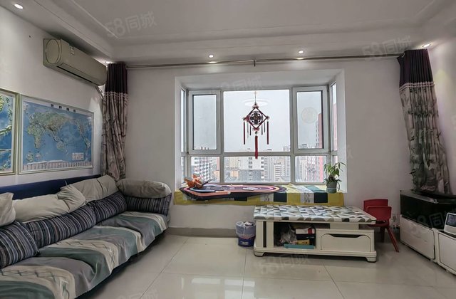 东昌三中 东边户 大飘窗 免大税 储藏室 户型方正 随时看房