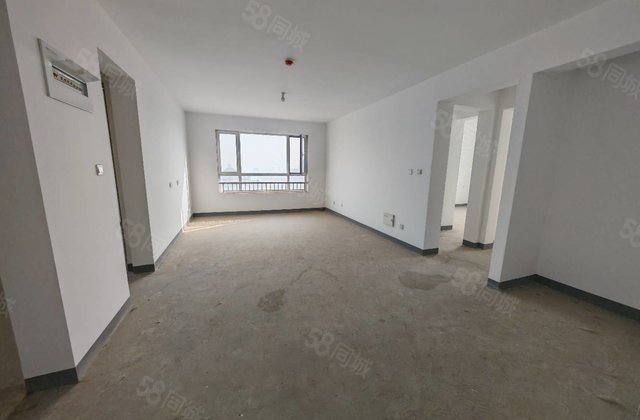 东边户，大三居，全明户型，带车位储藏室免大税，特别合适，急售