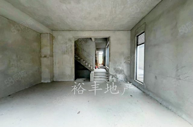 依云水岸一期(别墅)5室2厅368㎡950万二手房图片