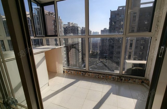 阿卡四期送车位15楼 花园路上精装电梯 东边户 落地窗急售