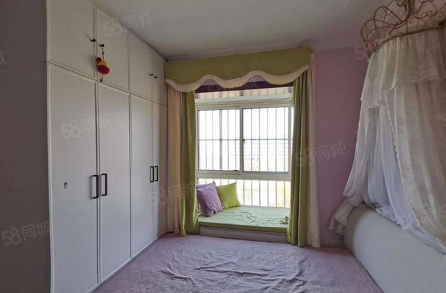 翡翠城电梯好楼层东边户，136平精装带车位，随时看房