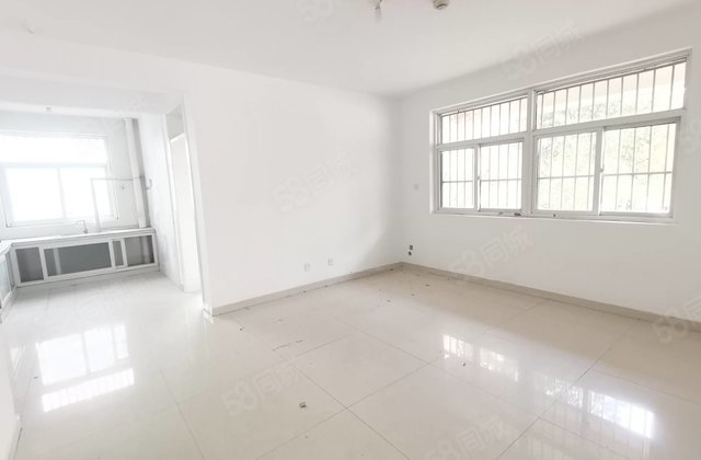 急售 69万 兴华路，三室东边户，低楼层，免大税，送储藏室