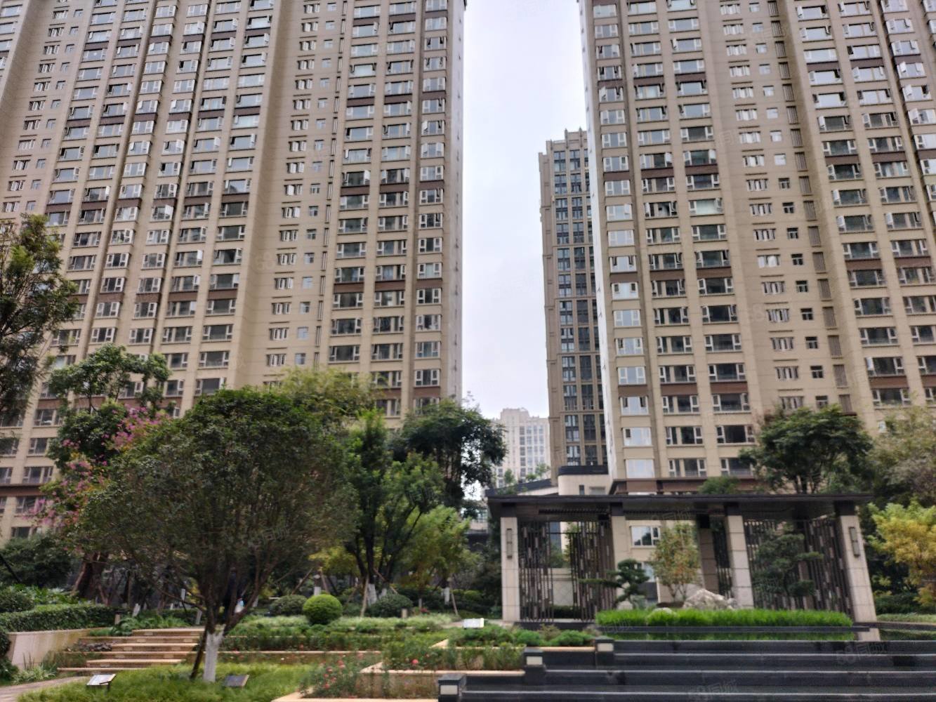 新兴瑞园3室2厅2卫119㎡南北105万