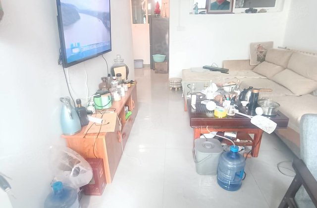 金鼎附近 领秀城东邻一楼带院，兴华路  紧邻东昌路产权清晰