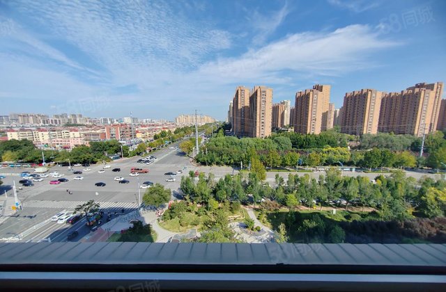 10楼 10楼 真实在售 急卖 东边户 带车位 海德公园