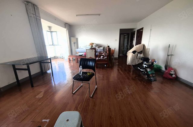 文轩本部，龙湾观景房，三室两厅两卫，东边户，有车位，诚心卖