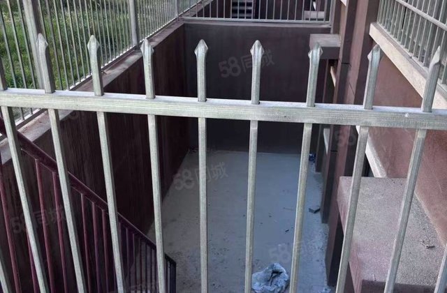 建兴大厦4室2厅128㎡74.6万二手房图片