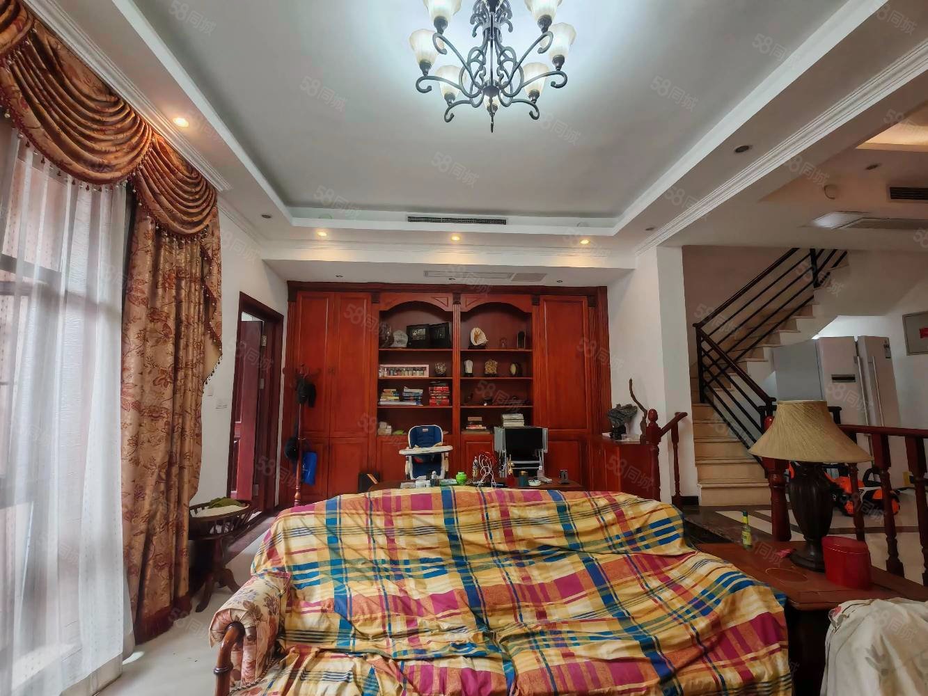 大運河孔雀城(別墅)4室2廳4衛(wèi)267㎡南北320萬