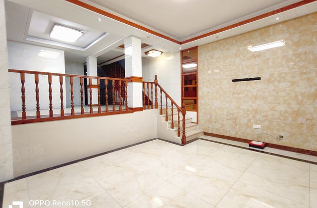 新出 湖边   别墅 精装修 大院子 大露台 城市主人