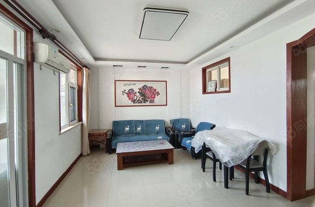 老文轩隔壁文轩花园小区，停车方便 ，满两年，出行方便