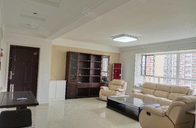 新东方龙湾一期 东门口附近 精装 带车位储藏室 免大税 可按