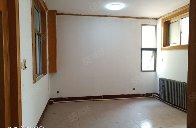 公园北邻 多层四楼 三室单价5000多业主急售