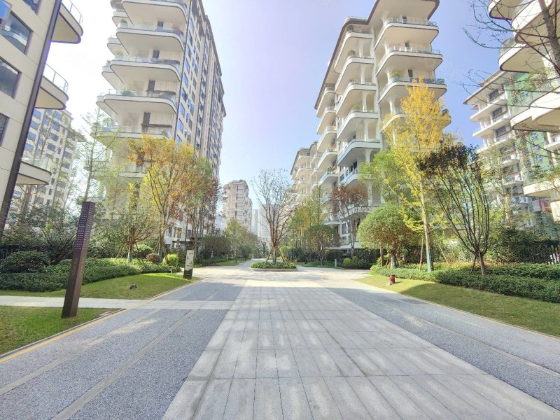 国瑞麓林府4室2厅3卫143㎡南北104万