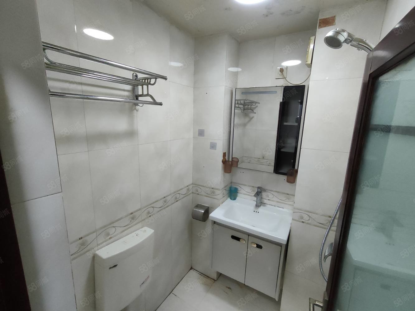 金地广场1室1厅1卫45㎡南北35万