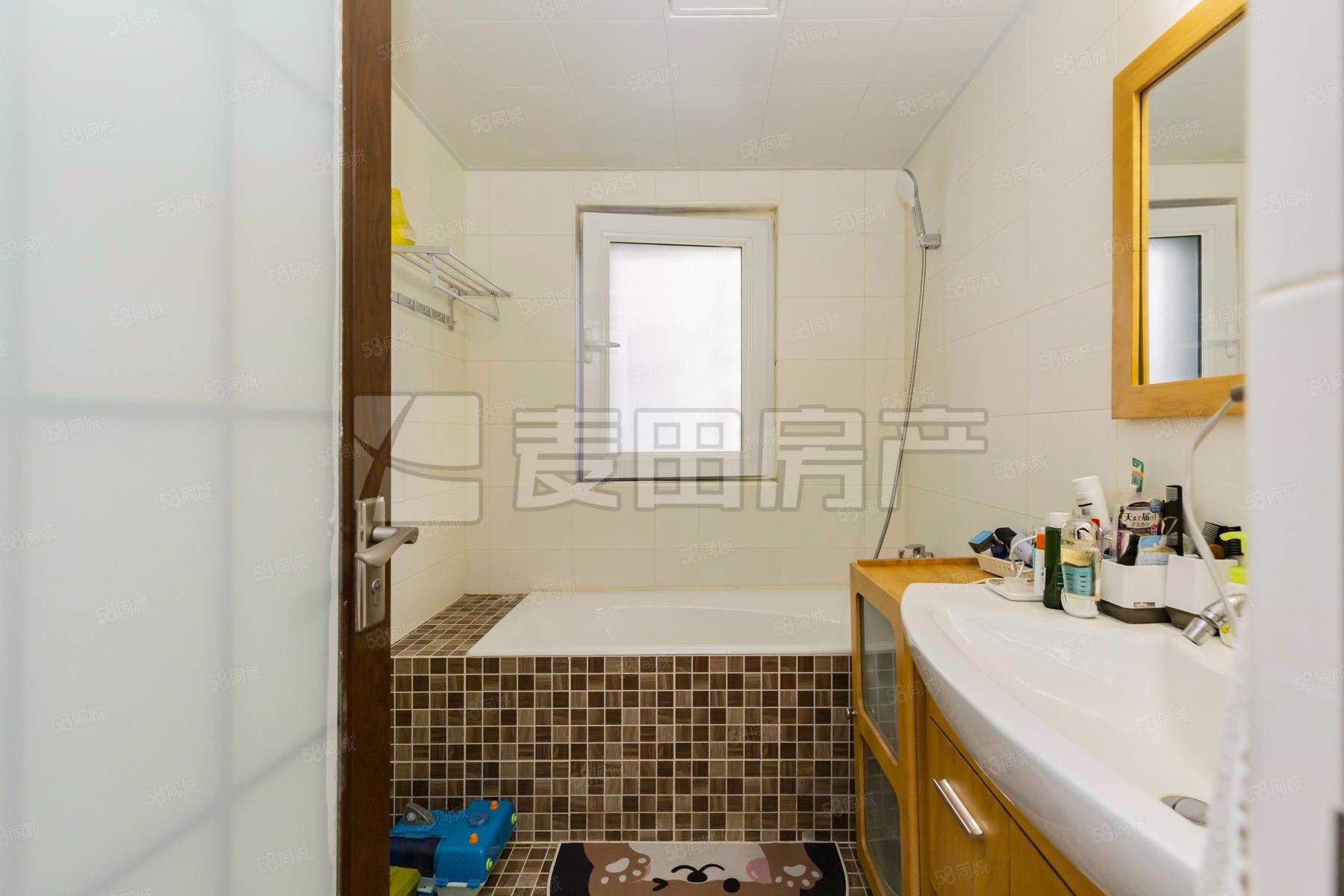 澳林觀邸3室2廳2衛(wèi)168.62㎡南北1630萬