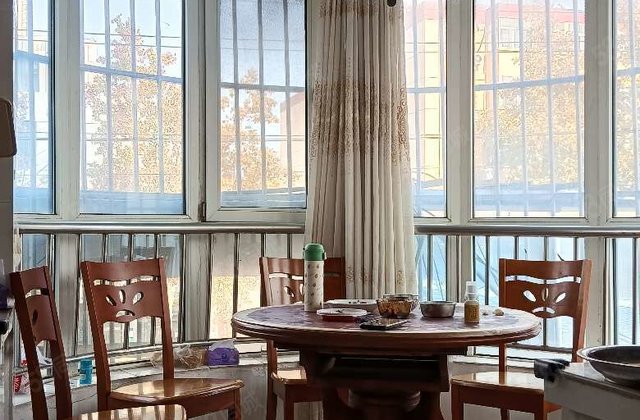 东昌，单价6000多，电梯东边户，三室两厅带储藏室